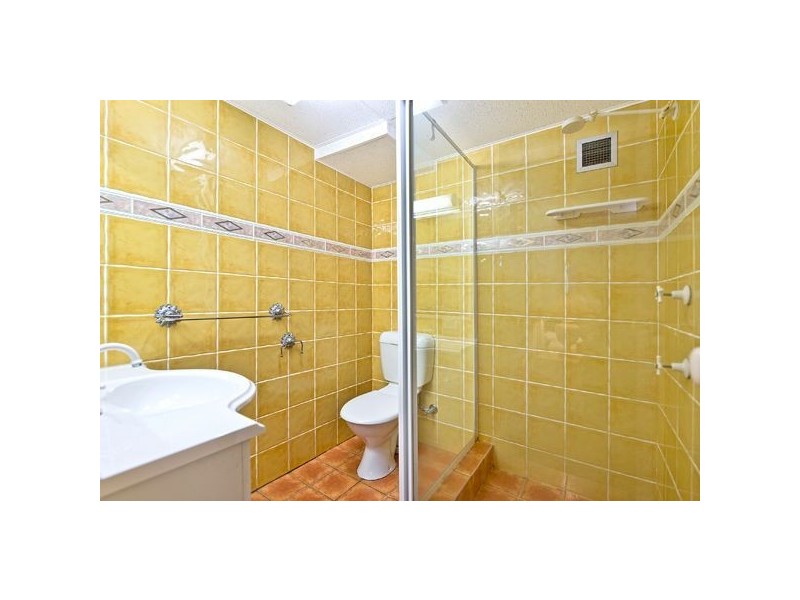 33 Thornton Street, Surfers Paradise QLD 4217