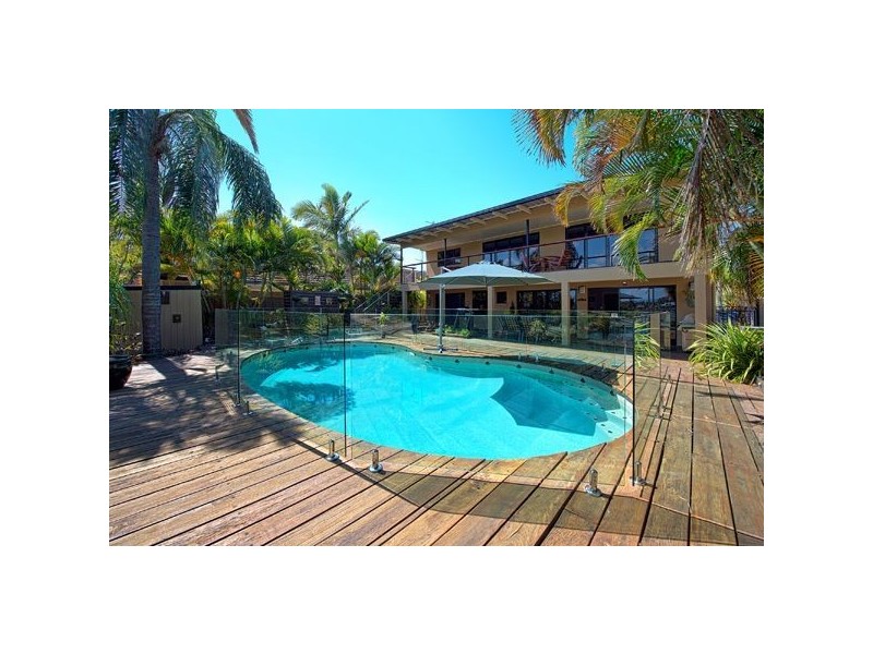 6 Hoy Street, Broadbeach Waters QLD 4218