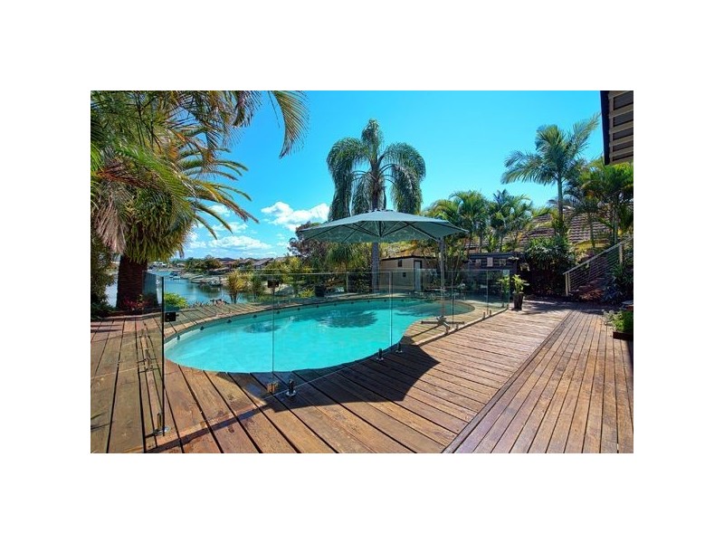 6 Hoy Street, Broadbeach Waters QLD 4218