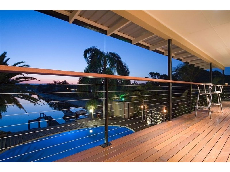6 Hoy Street, Broadbeach Waters QLD 4218