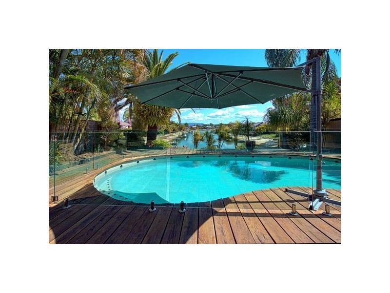 6 Hoy Street, Broadbeach Waters QLD 4218