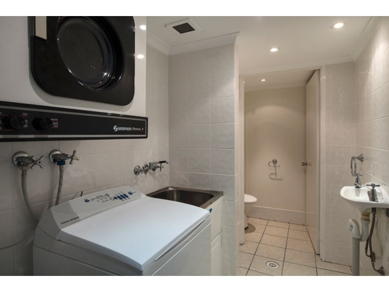 67 Ferny Avenue, Surfers Paradise QLD 4217