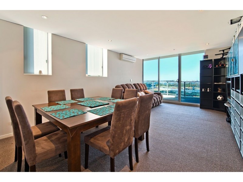 4 Como Crescent, Southport QLD 4215