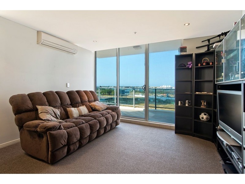 4 Como Crescent, Southport QLD 4215