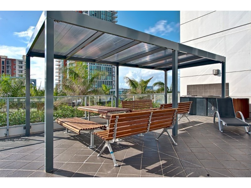 4 Como Crescent, Southport QLD 4215