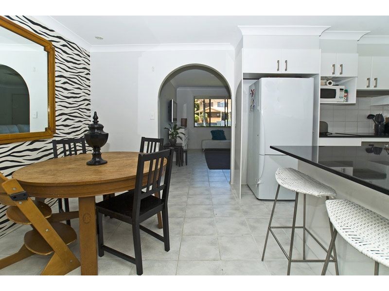 12 Nimrud Street, Southport QLD 4215