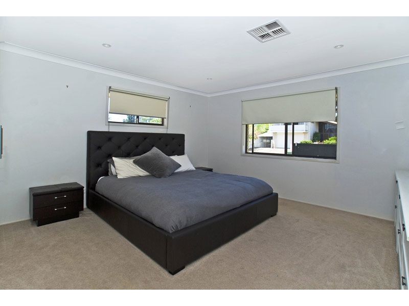12 Nimrud Street, Southport QLD 4215