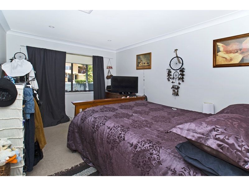 12 Nimrud Street, Southport QLD 4215