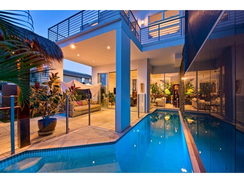 2/5 Vespa Crescent, Surfers Paradise QLD 4217