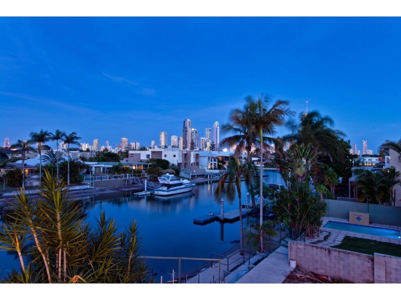 2/5 Vespa Crescent, Surfers Paradise QLD 4217