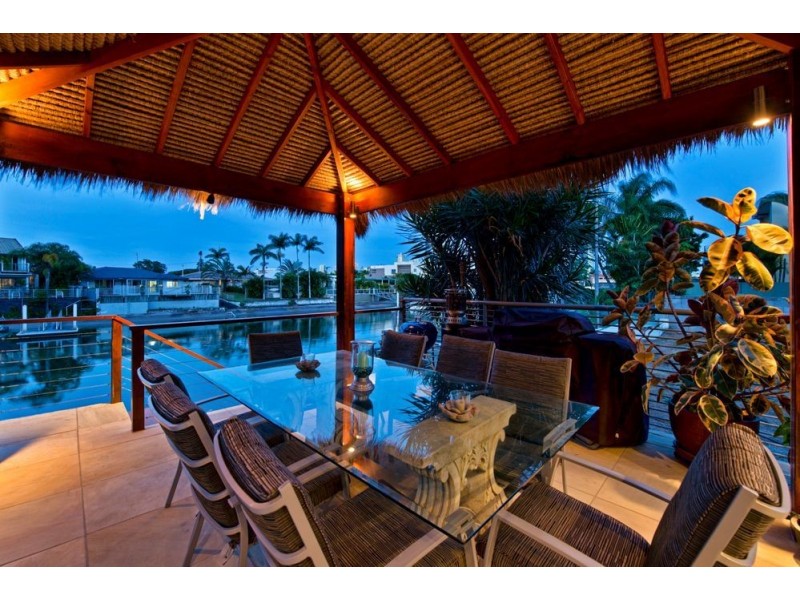 2/5 Vespa Crescent, Surfers Paradise QLD 4217