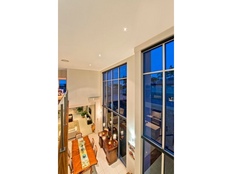 2/5 Vespa Crescent, Surfers Paradise QLD 4217