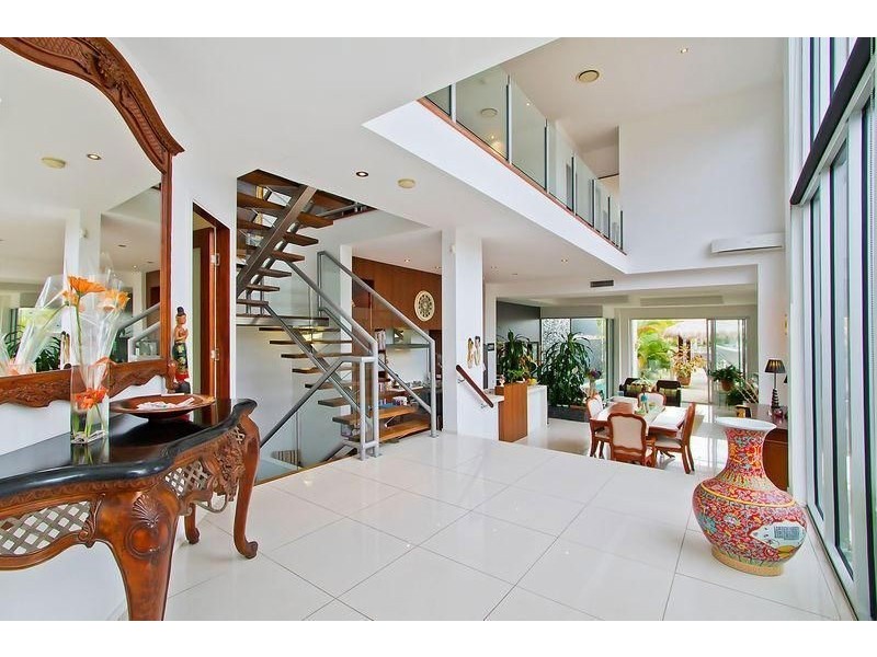 2/5 Vespa Crescent, Surfers Paradise QLD 4217