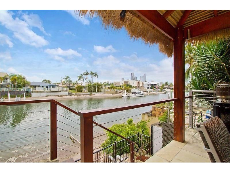 2/5 Vespa Crescent, Surfers Paradise QLD 4217