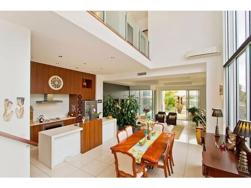 2/5 Vespa Crescent, Surfers Paradise QLD 4217