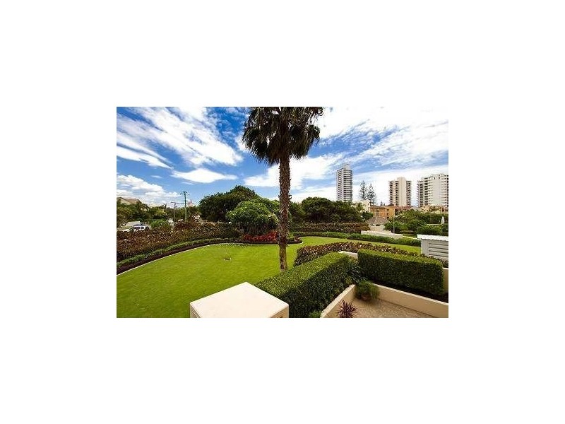 2/129 Surf Parade, Broadbeach QLD 4218