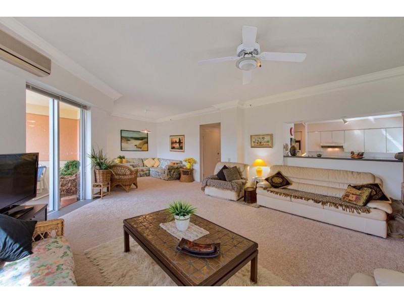2/129 Surf Parade, Broadbeach QLD 4218