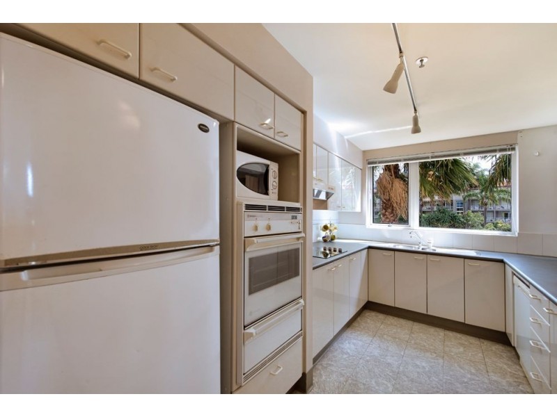 2/129 Surf Parade, Broadbeach QLD 4218