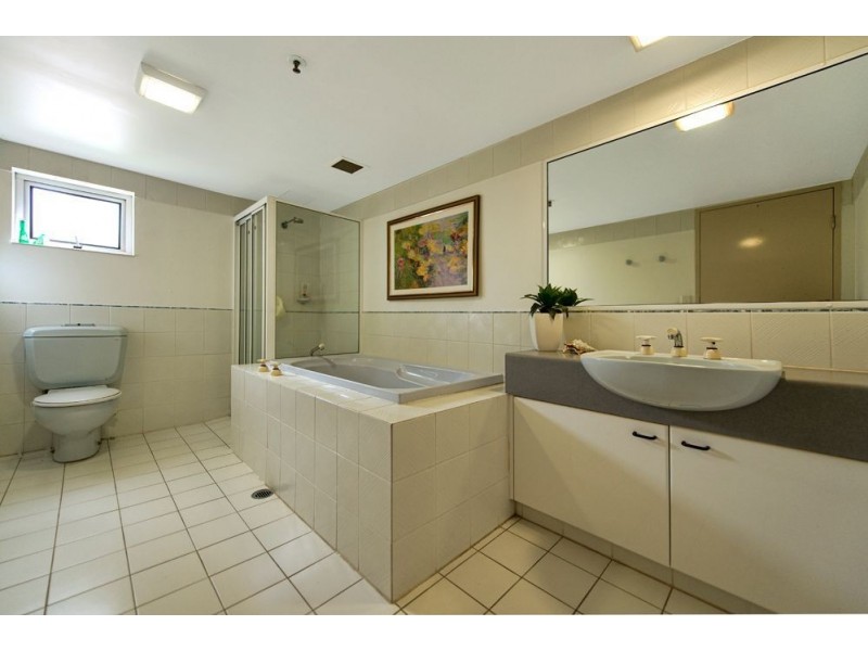 2/129 Surf Parade, Broadbeach QLD 4218
