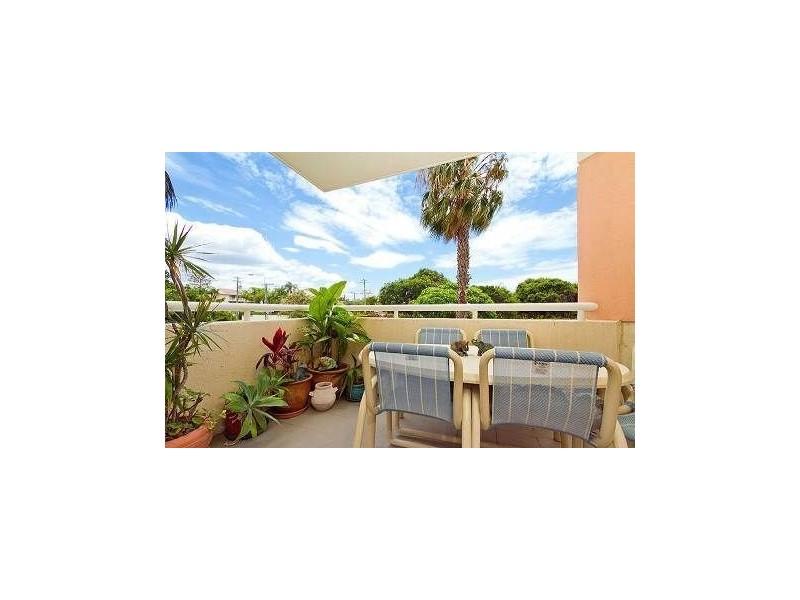 2/129 Surf Parade, Broadbeach QLD 4218