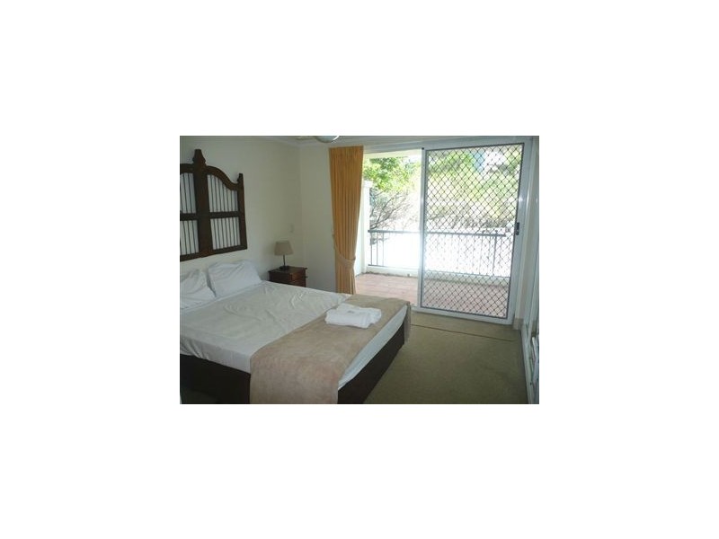 3/4 Northcliffe Tce, Surfers Paradise QLD 4217