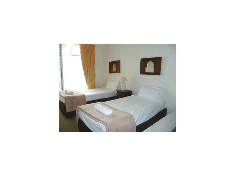 3/4 Northcliffe Tce, Surfers Paradise QLD 4217