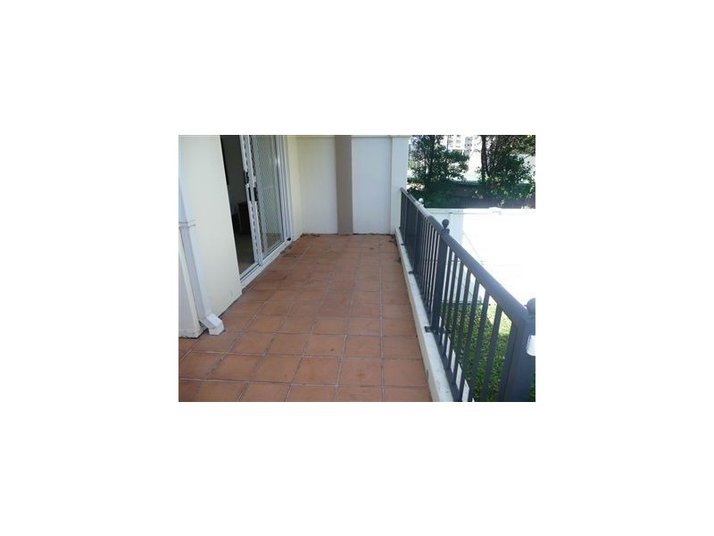 3/4 Northcliffe Tce, Surfers Paradise QLD 4217