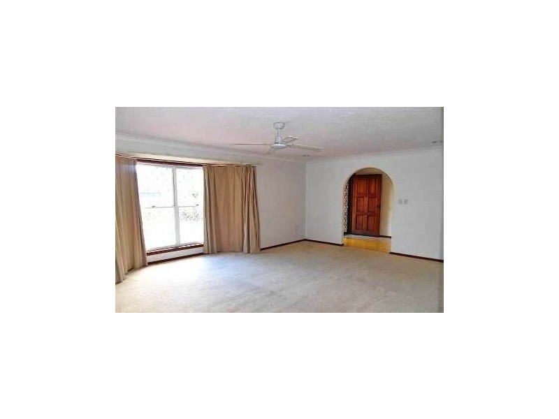 5 Inveray Ave, Benowa Waters QLD 4217