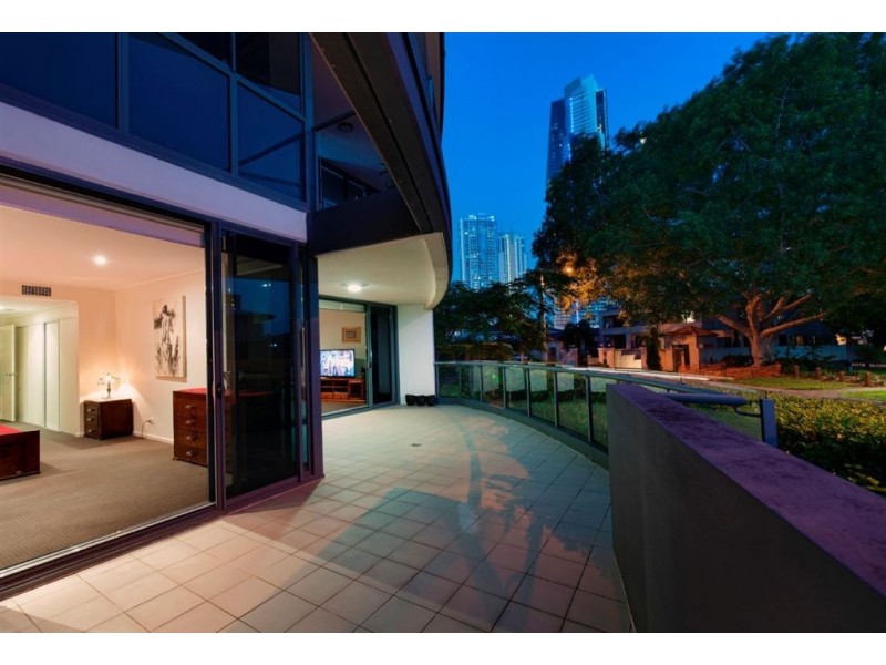 102/6 Tarcoola Crescent, Chevron Island QLD 4217