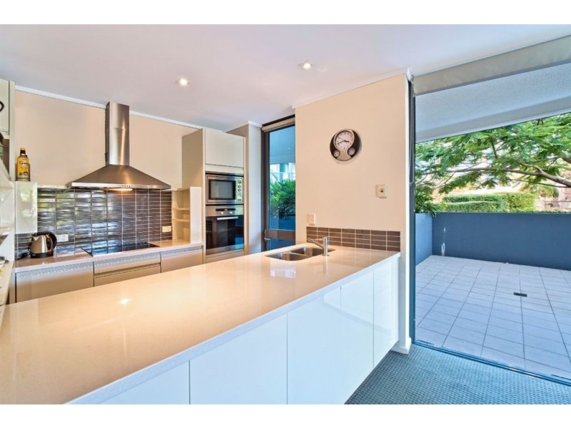 102/6 Tarcoola Crescent, Chevron Island QLD 4217