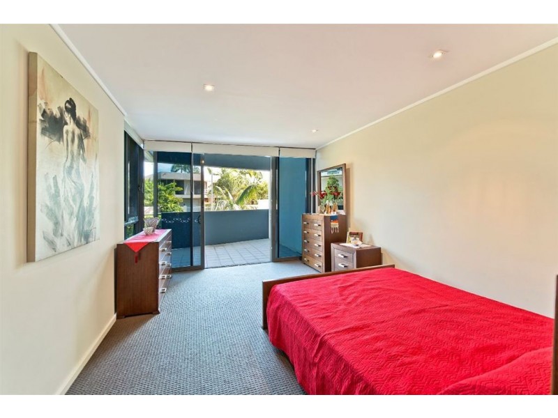 102/6 Tarcoola Crescent, Chevron Island QLD 4217