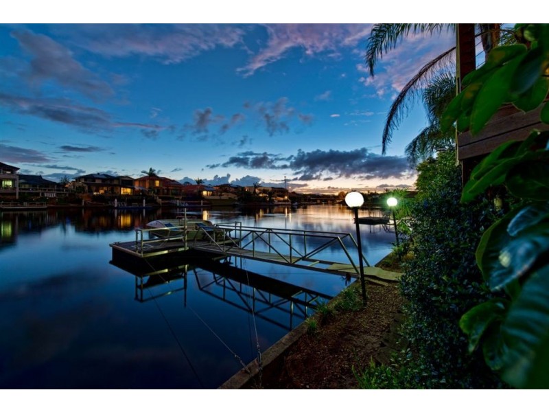 8 Salamander Court, Mermaid Waters QLD 4218