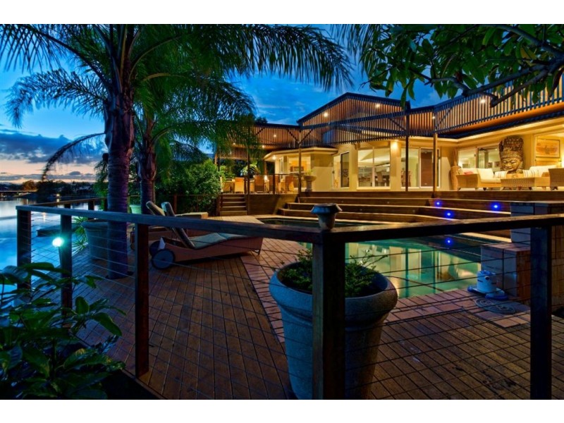 8 Salamander Court, Mermaid Waters QLD 4218