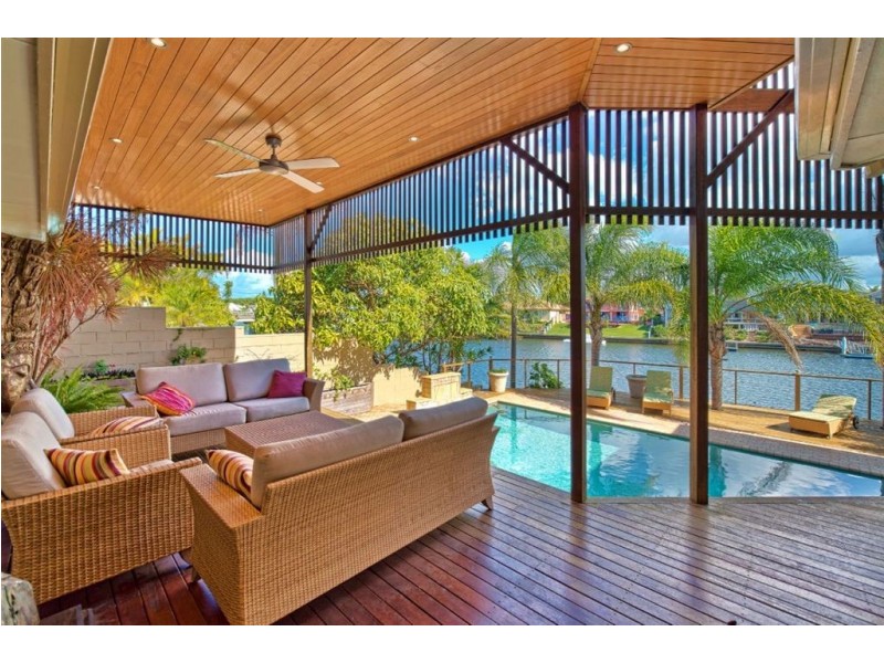 8 Salamander Court, Mermaid Waters QLD 4218