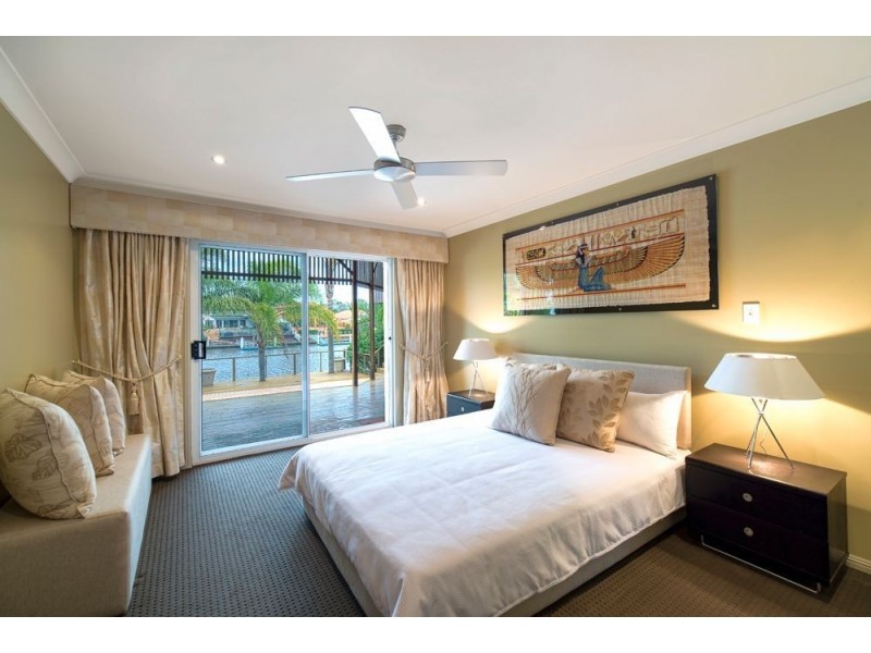 8 Salamander Court, Mermaid Waters QLD 4218