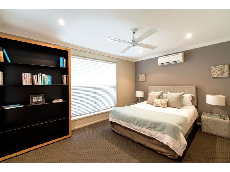 8 Salamander Court, Mermaid Waters QLD 4218