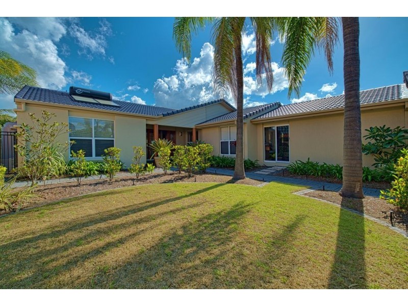 8 Salamander Court, Mermaid Waters QLD 4218