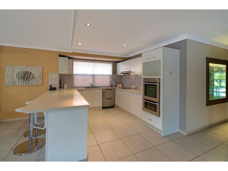 8 Salamander Court, Mermaid Waters QLD 4218
