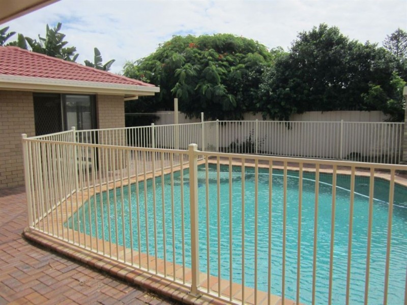 5 St Andrews Ave, Isle Of Capri QLD 4217