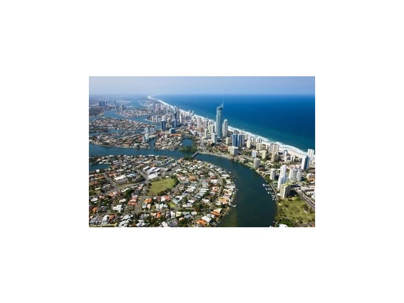 5 St Andrews Ave, Isle Of Capri QLD 4217