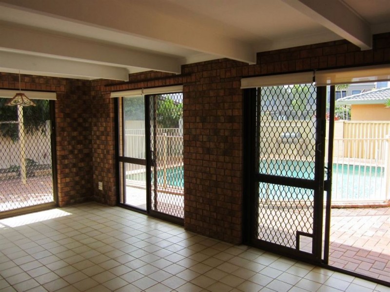 5 St Andrews Ave, Isle Of Capri QLD 4217