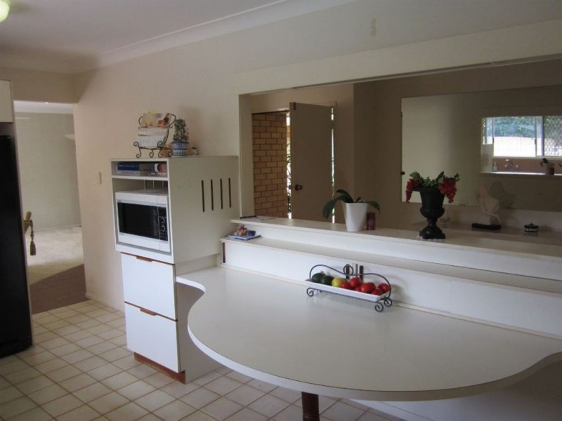 5 St Andrews Ave, Isle Of Capri QLD 4217