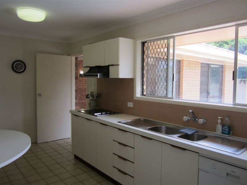 5 St Andrews Ave, Isle Of Capri QLD 4217