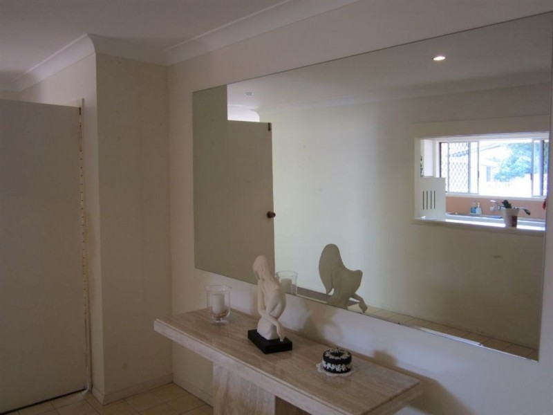 5 St Andrews Ave, Isle Of Capri QLD 4217