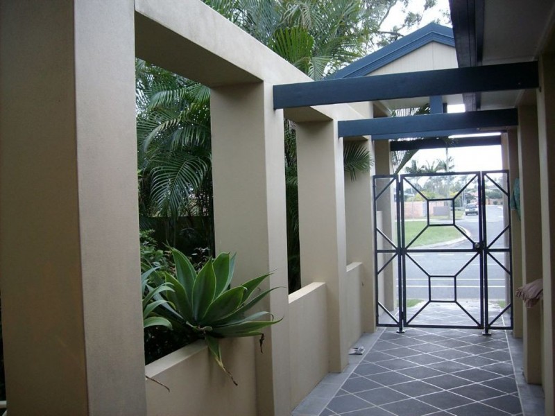 36 T E Peters Drive, Broadbeach Waters QLD 4218