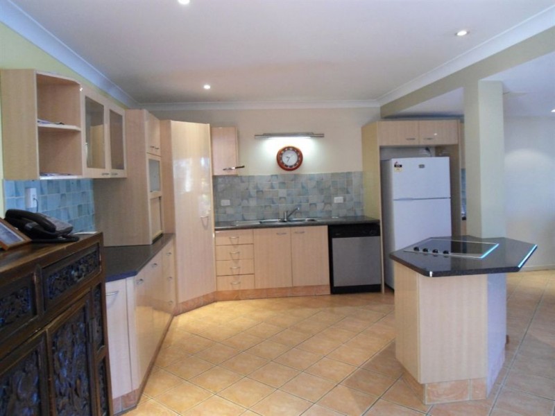 36 T E Peters Drive, Broadbeach Waters QLD 4218