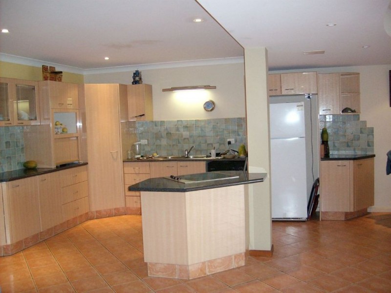 36 T E Peters Drive, Broadbeach Waters QLD 4218