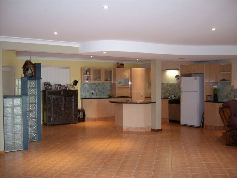 36 T E Peters Drive, Broadbeach Waters QLD 4218