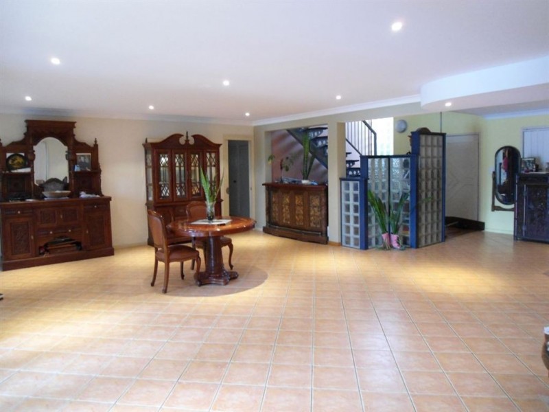 36 T E Peters Drive, Broadbeach Waters QLD 4218