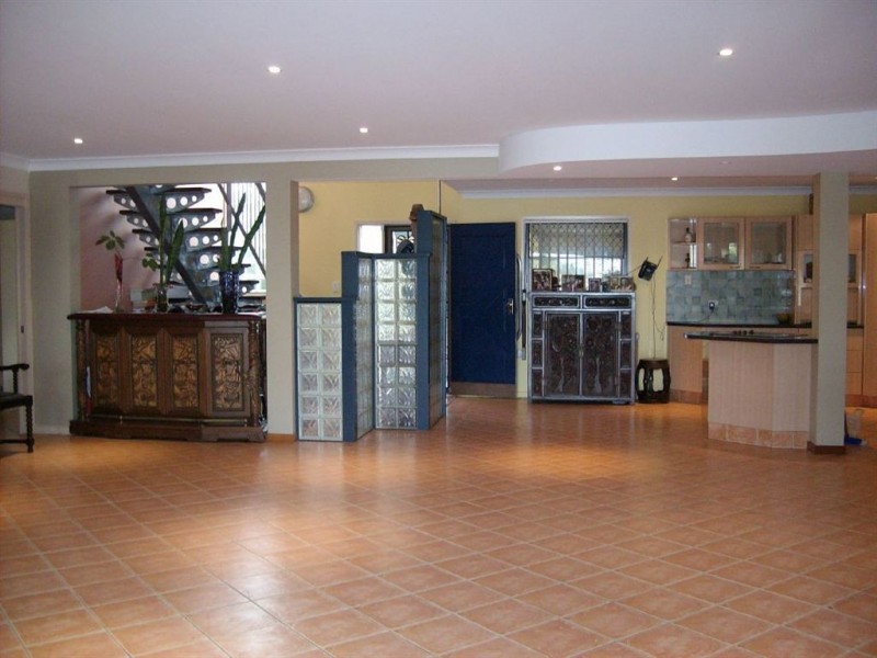 36 T E Peters Drive, Broadbeach Waters QLD 4218